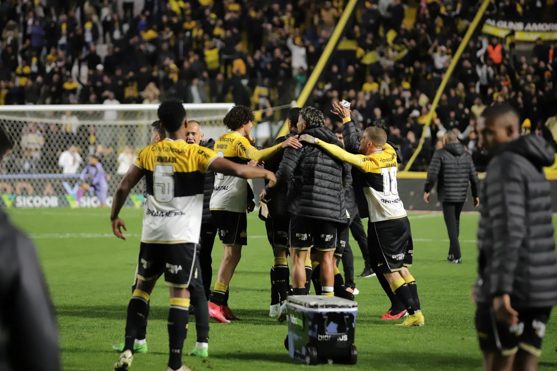 Buscando encostar novamente no G4, Tigre recebe o Athletico Paranaense