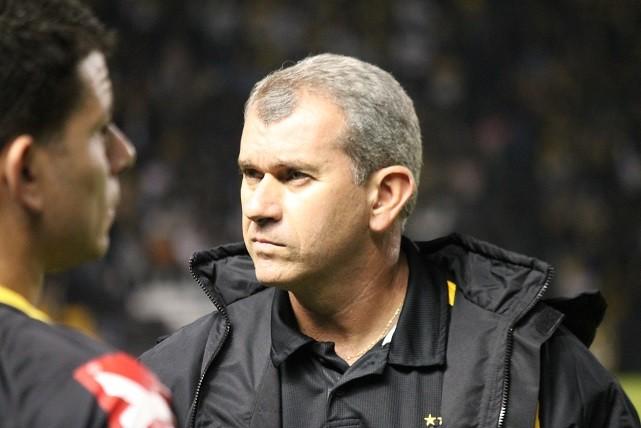 Tencati lamenta derrota, mas valoriza postura da equipe diante do Cruzeiro