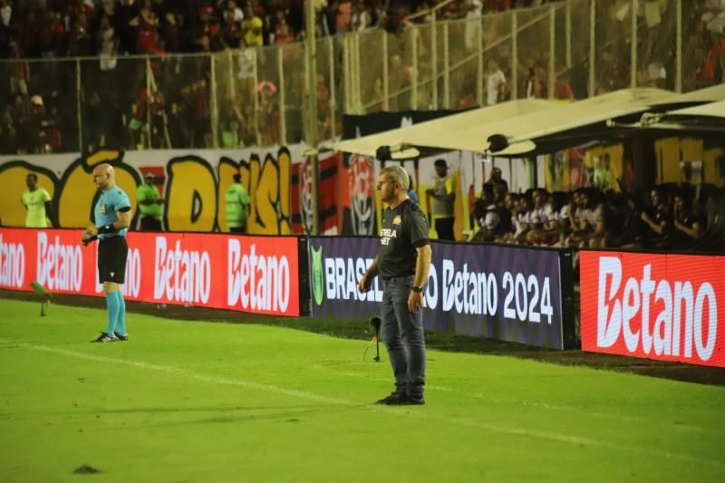 Cláudio Tencati avalia derrota e observa: ‘o empate seria um placar justo’ 