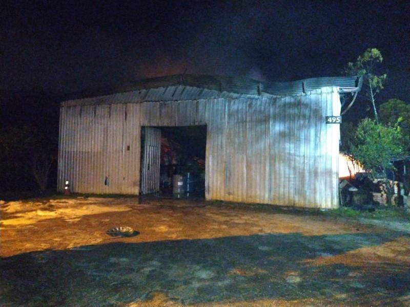 Bombeiros relatam combate ao incêndio em indústria 