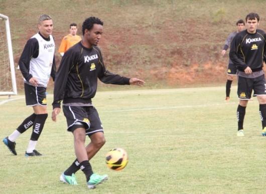 Próximo da zona da degola, Criciúma busca reação contra o Cruzeiro