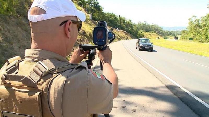 PMRv de Içara flagra mais de 120 veículos acima da velocidade permitida na Via Rápida 