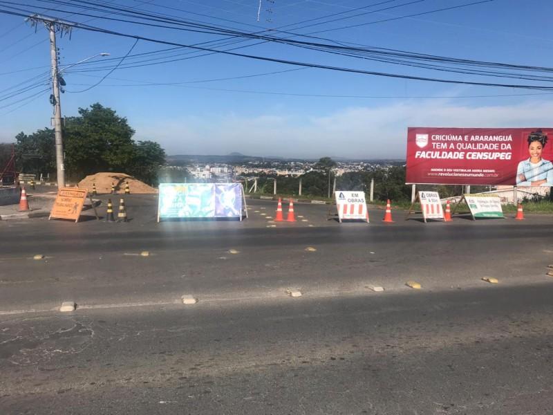 Casan realiza obras de esgotamento sanitário em Criciúma e trânsito será alterado 