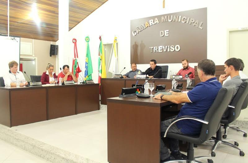 Vereadores aprovam redução de recesso parlamentar