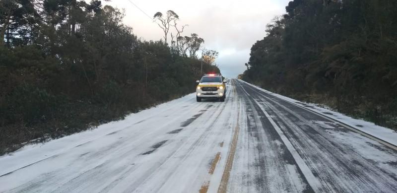 Serra do Rio do Rastro registra sensação térmica de -15,6°C; rodovias são interditadas pela PMRv