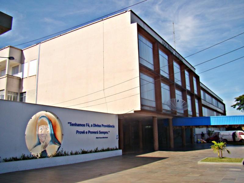Colégio Michel realiza almoço beneficente para comemorar 60 anos