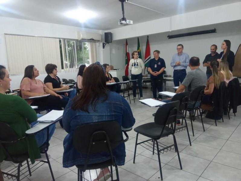 Criciúma realiza capacitação de novos vacinadores 