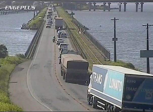 Trânsito intenso na BR-101, em Laguna