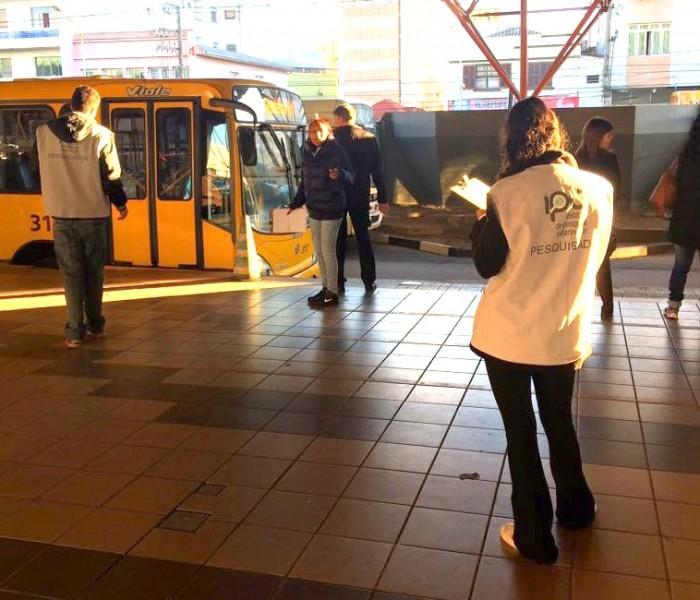 Passageiros de ônibus são pesquisados em Criciúma