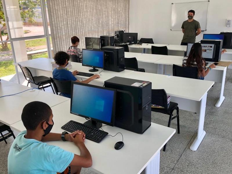 Praça CEU facilita acesso de crianças e adolescentes em aulas vituais