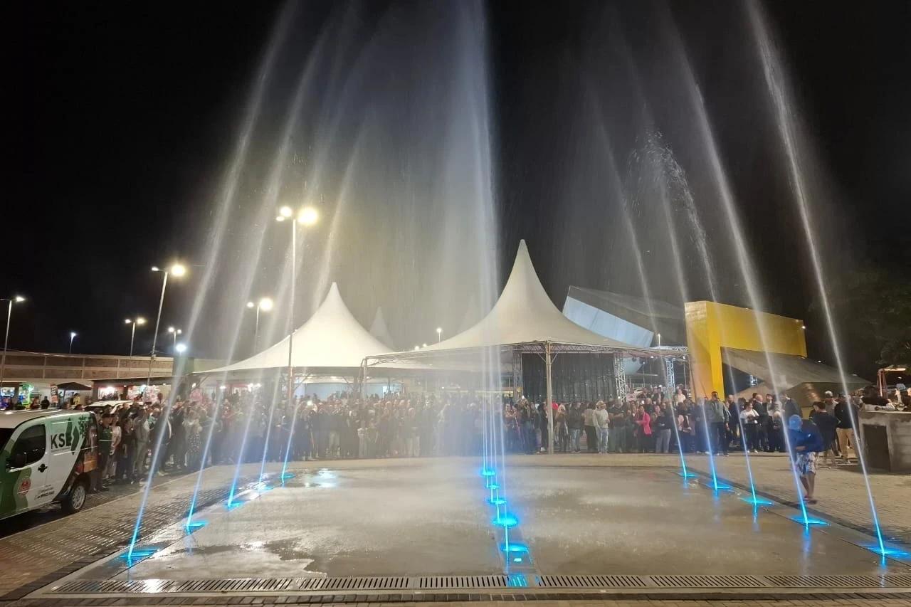 Vídeos: funcionamento do chafariz é mostrado na inauguração do parque da Santa Luzia