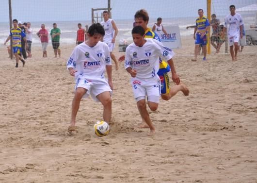 Dois jogos e cinco líderes no Praião