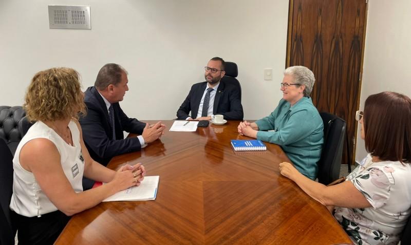 Representantes do HSJosé visitam parlamentares eleitos em Brasília
