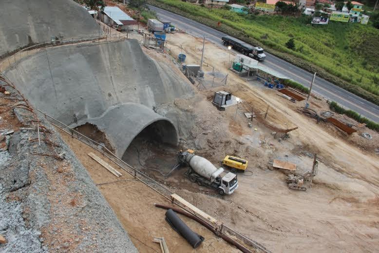 BR-101 fica interditada em dois horários nesta segunda-feira