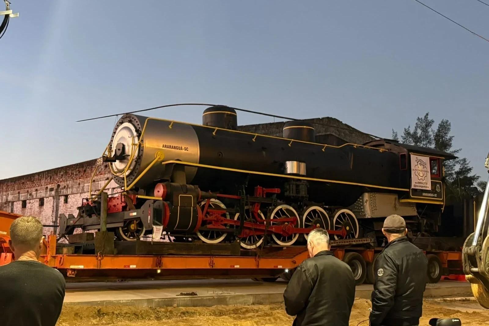 Locomotiva de 1937 se torna peça de exposição e valoriza a história de Araranguá