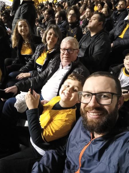 Torcida carvoeira começa a chegar no Heriberto Hülse; confira a galeria de fotos