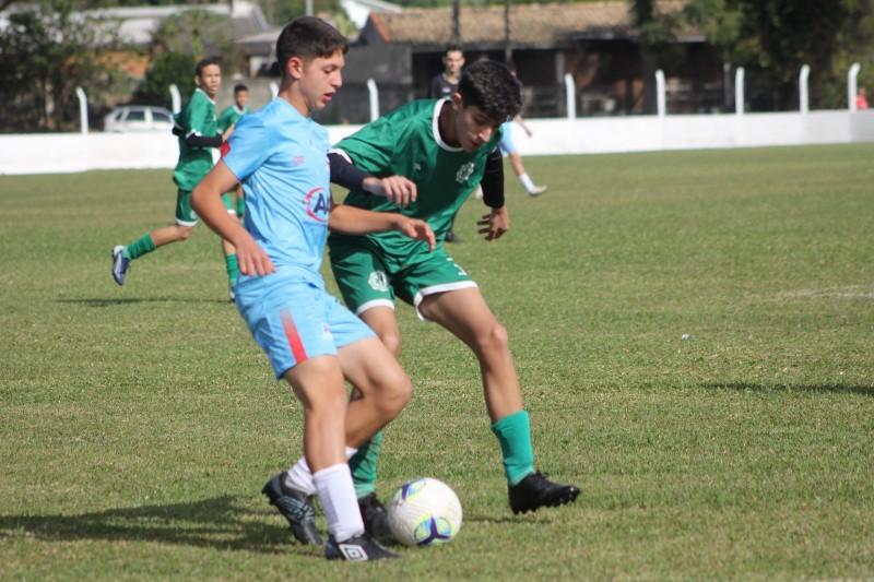 Içara lidera o regional da Liga Urussanguense em três categorias