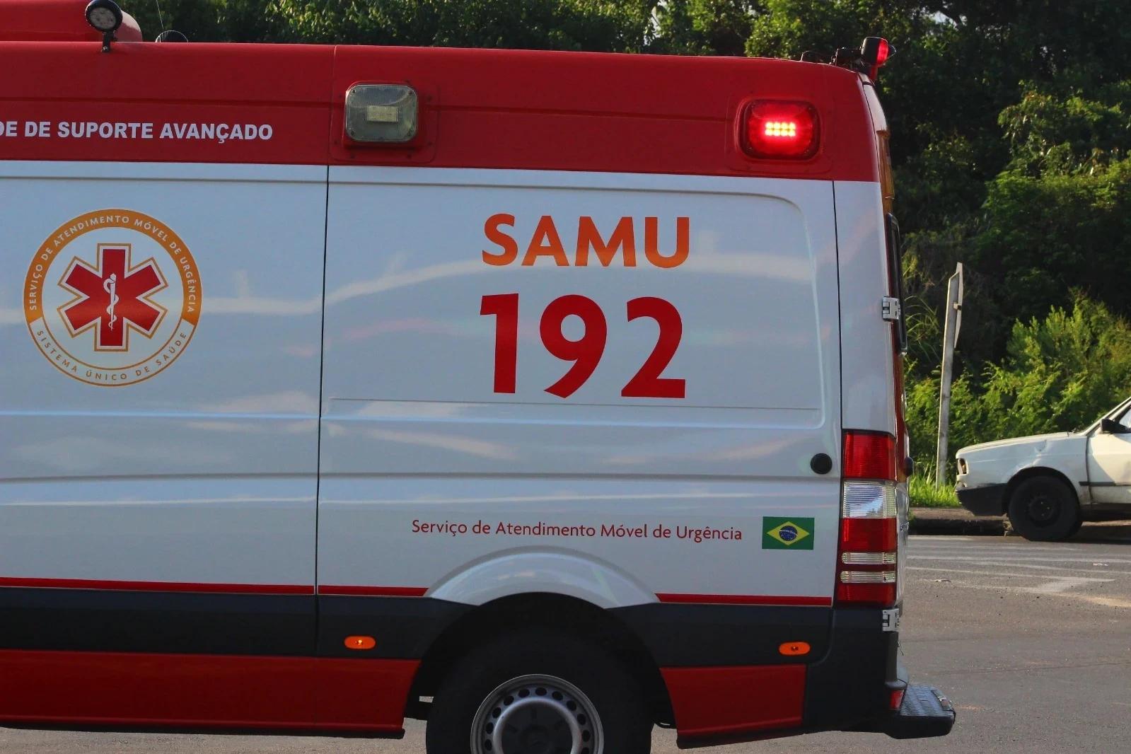 Engavetamento deixa motociclista ferido na avenida Luiz Lazzarin