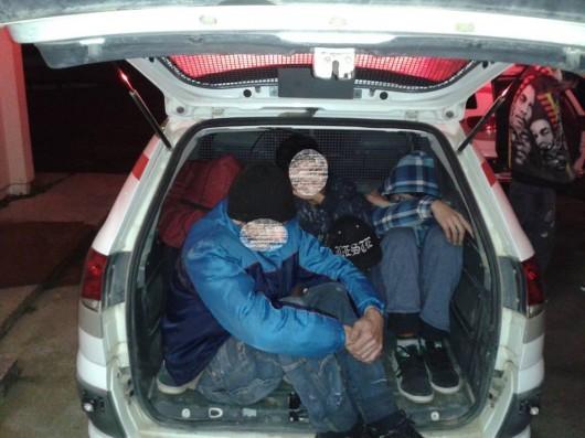Jovem é preso no momento em que embalava crack para a venda
