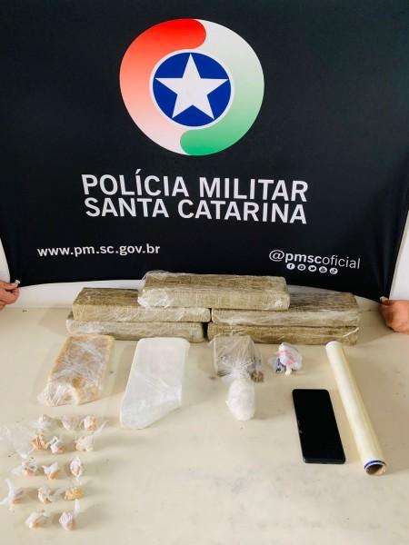 Araranguá: jovem é preso por tráfico de drogas com mais de cinco mil gramas de maconha 