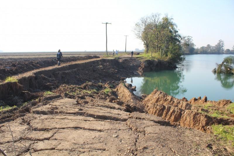 Erosão provocada pelo rio Araranguá exige construção de novo trecho de rodovia
