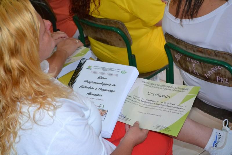 Reeducandas do Presídio Santa Augusta se formam em curso de culinária da Unesc