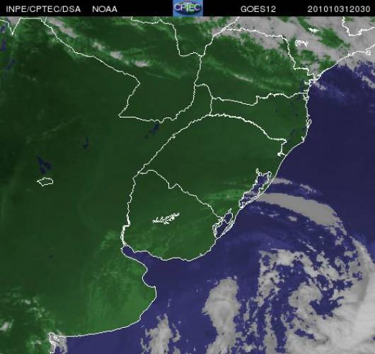 Ciclone no RS: mais de 200 mil sem energia