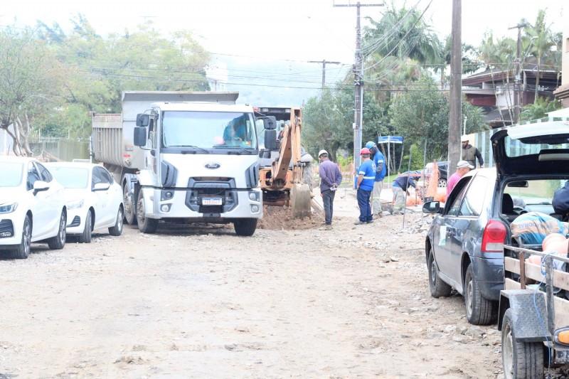 Em reunião com moradores do bairro Pio Corrêa, Estado garante continuidade das obras