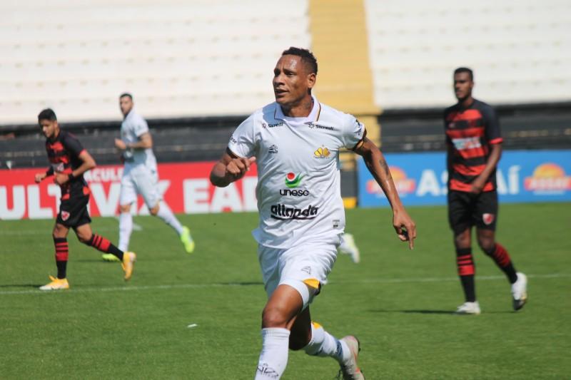 Vídeo: Atacante Marcão marca dois gols e comemora vitória tricolor 