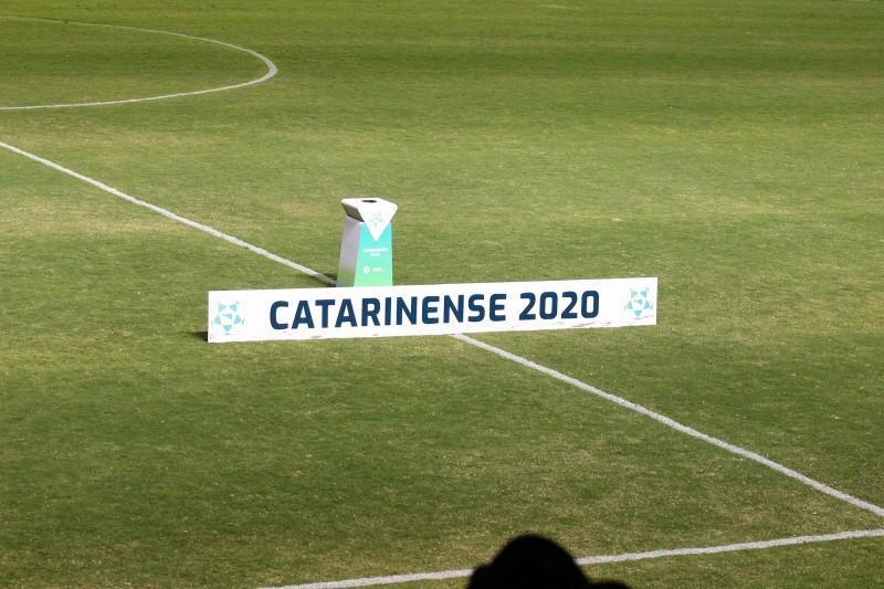 Prefeito Clésio Salvaro assina decreto que suspende futebol em Criciúma 