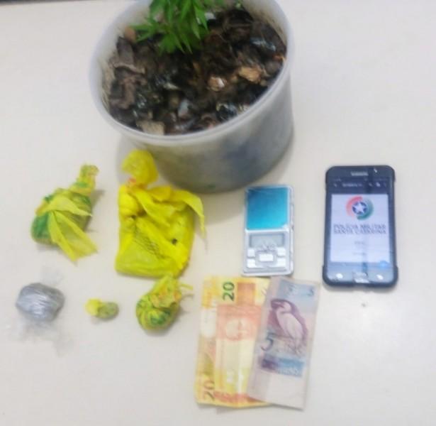 Dois são presos por tráfico de drogas em Içara