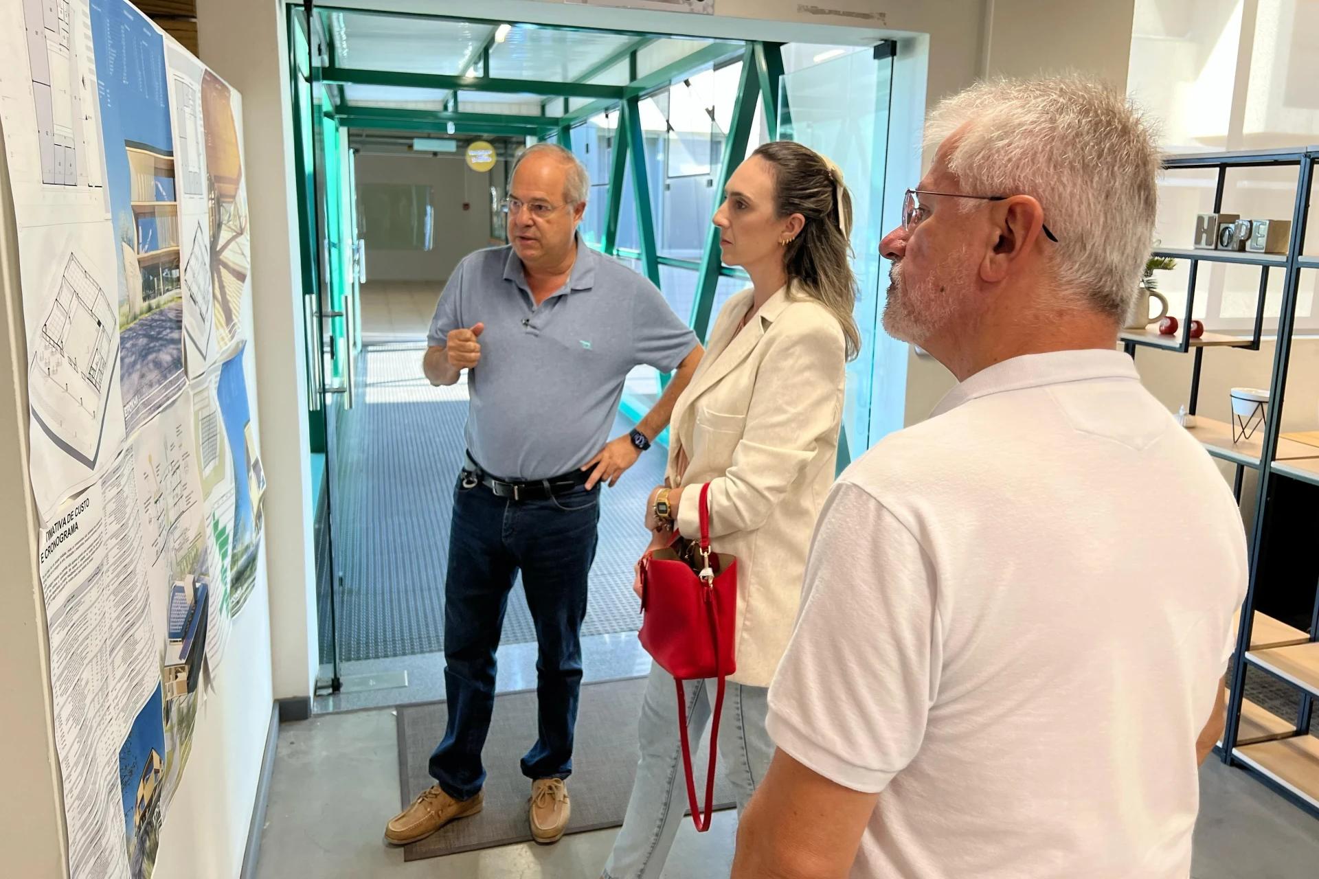 Satc apresenta projetos e estrutura institucional para prefeita de Nova Veneza