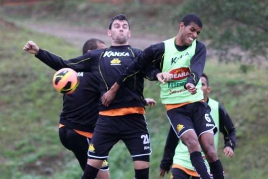 Vadão orienta penúltima atividade antes de encarar o Guarani