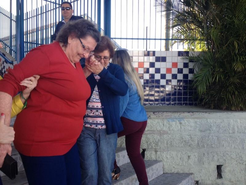 Orientação especial para idosos e deficientes que votam no Joaquim Ramos