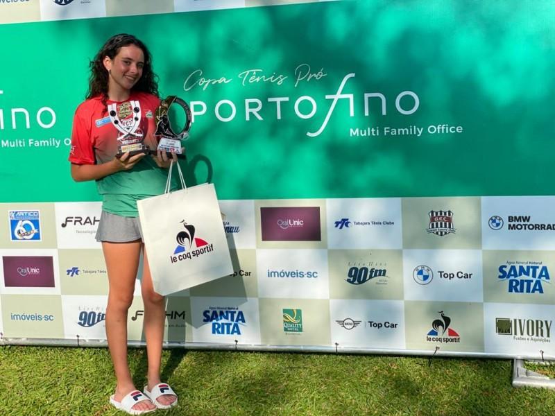 Atleta do Mampituba, Ana Flávia é destaque da seleção catarinense de tênis
