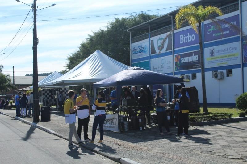 Em ação especial, torcedores de Caravaggio e Criciúma celebram antes da partida 