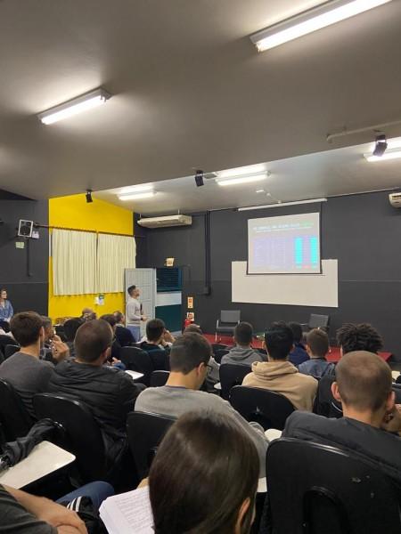 Criatividade e inovação são temas de palestra com acadêmicos da UniSatc 