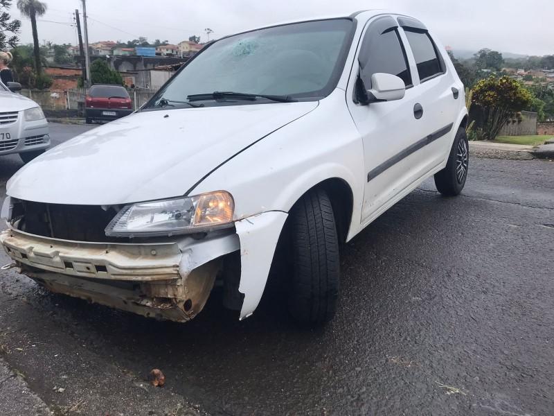 Duas mulheres ficam feridas após colisão entre carros no bairro Argentina