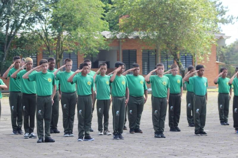 Buscando formar novos cidadãos: a formatura do Pelotão Esperança