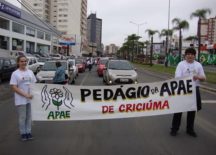 Apae Criciúma arrecada quase R$ 30 mil em pedágio