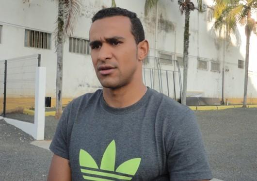 Com fome de bola, Serginho se coloca à disposição de Vadão: “Quero jogar”