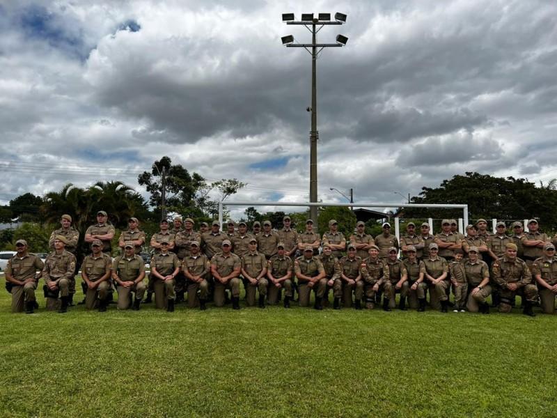 PM de Criciúma realiza Solenidade Alusiva ao dia de SC com promoção de oficiais e praças