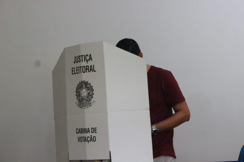 Delegada da escola Padre Miguel Giacca recomenda que eleitores levem a 'colinha' para votar