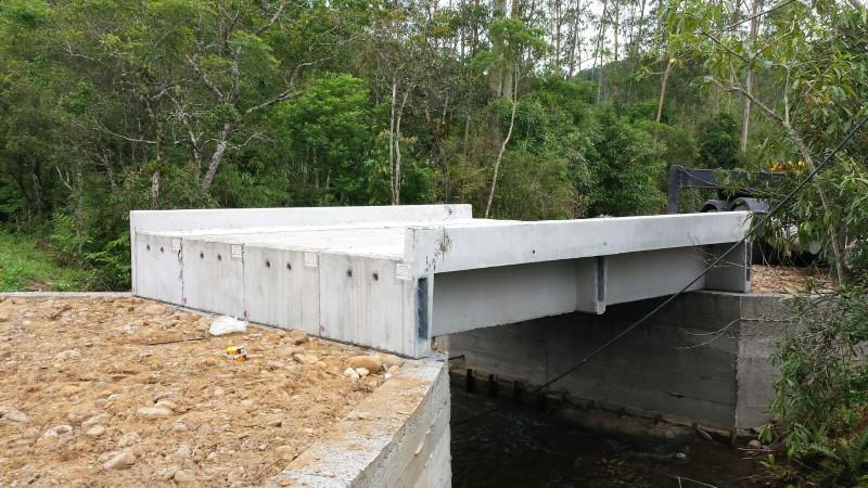 Defesa Civil instala duas pontes de concreto em Timbé
