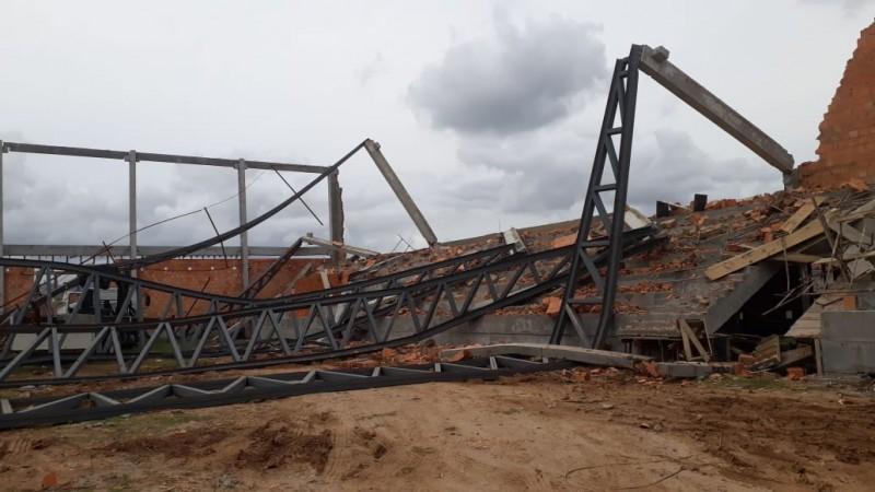 Ginásio em obras desaba em Braço do Norte e dois trabalhadores ficam feridos 