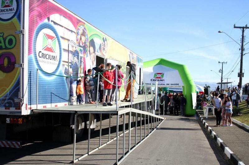Caminhão Amigo leva serviços ao bairro São Francisco