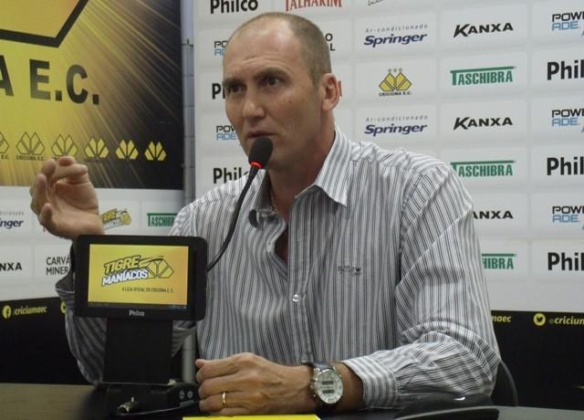 Despedida com sabor amargo: Dal Pozzo lamenta curto período no comando do Criciúma
