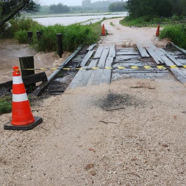 Estradas são bloqueadas em Içara por causa das chuvas