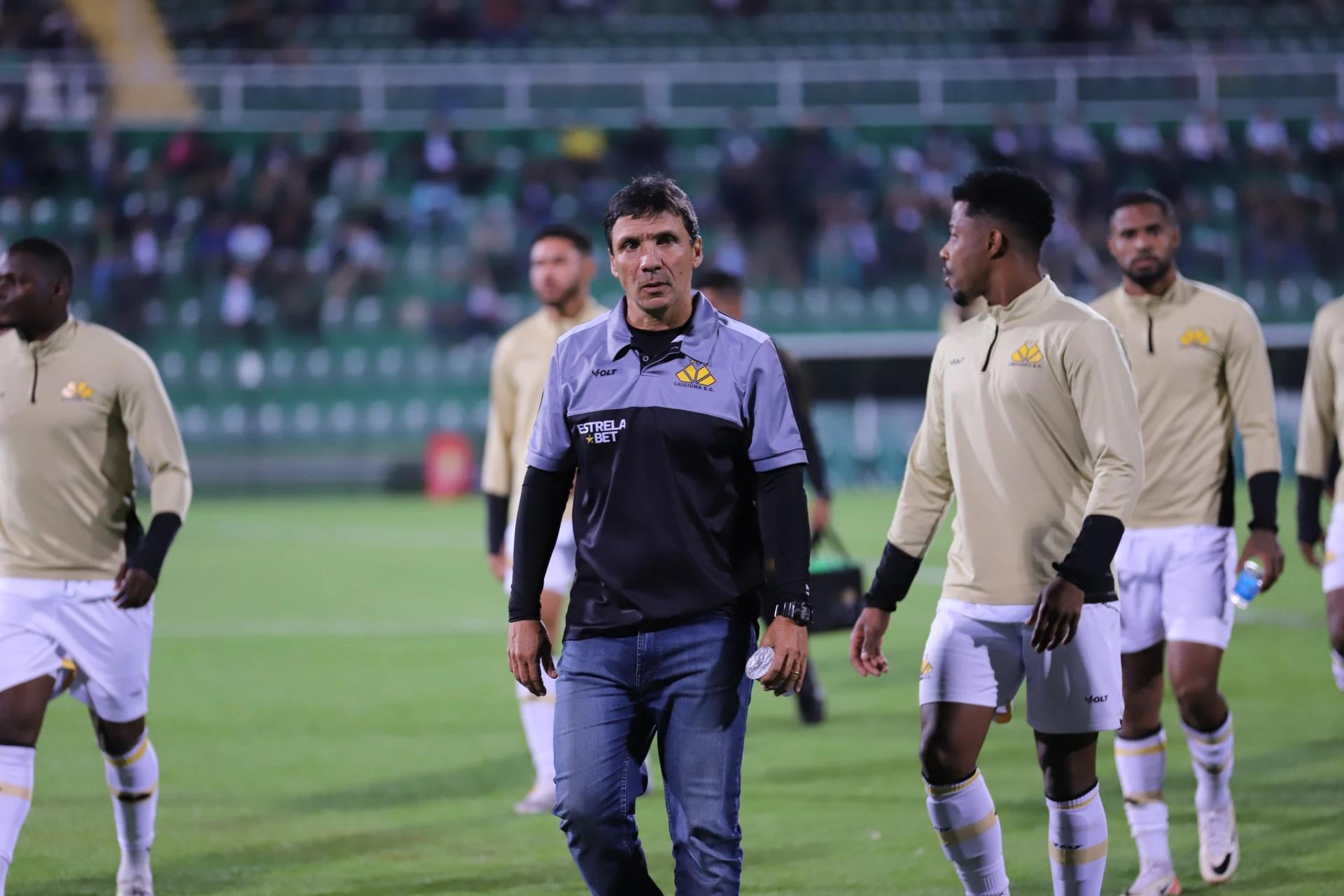 Zé Ricardo aponta dificuldades da partida: 'em momentos cruciais sofremos gol'
