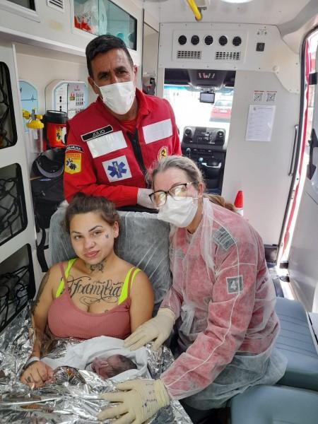 Mãe dá à luz minutos antes da chegada dos bombeiros voluntários